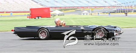 世界上最“扁”的汽車 躺著開(kāi)！